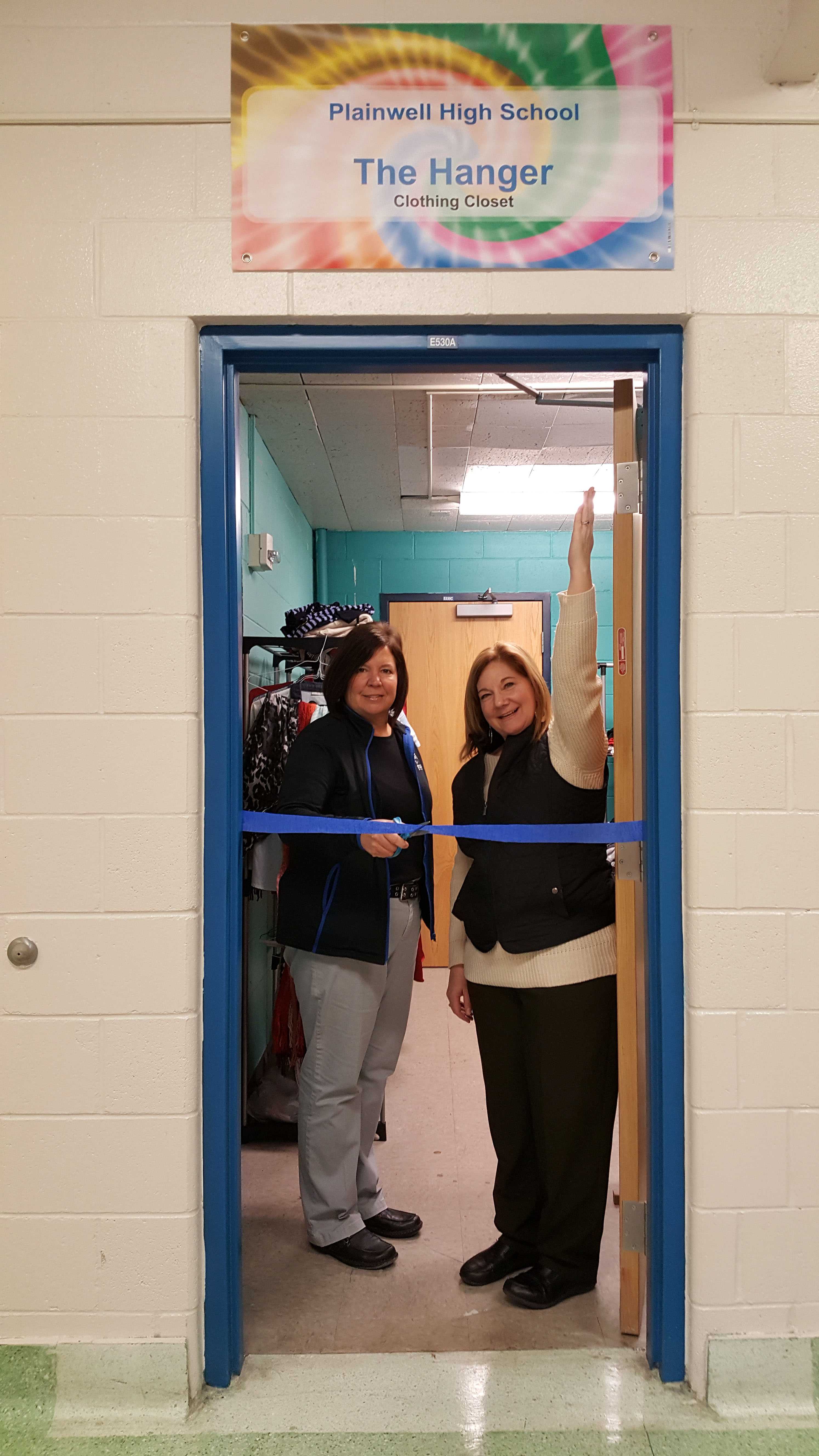 The Hangar clothing closet opens with ribbon cutting, assists students with clothing needs